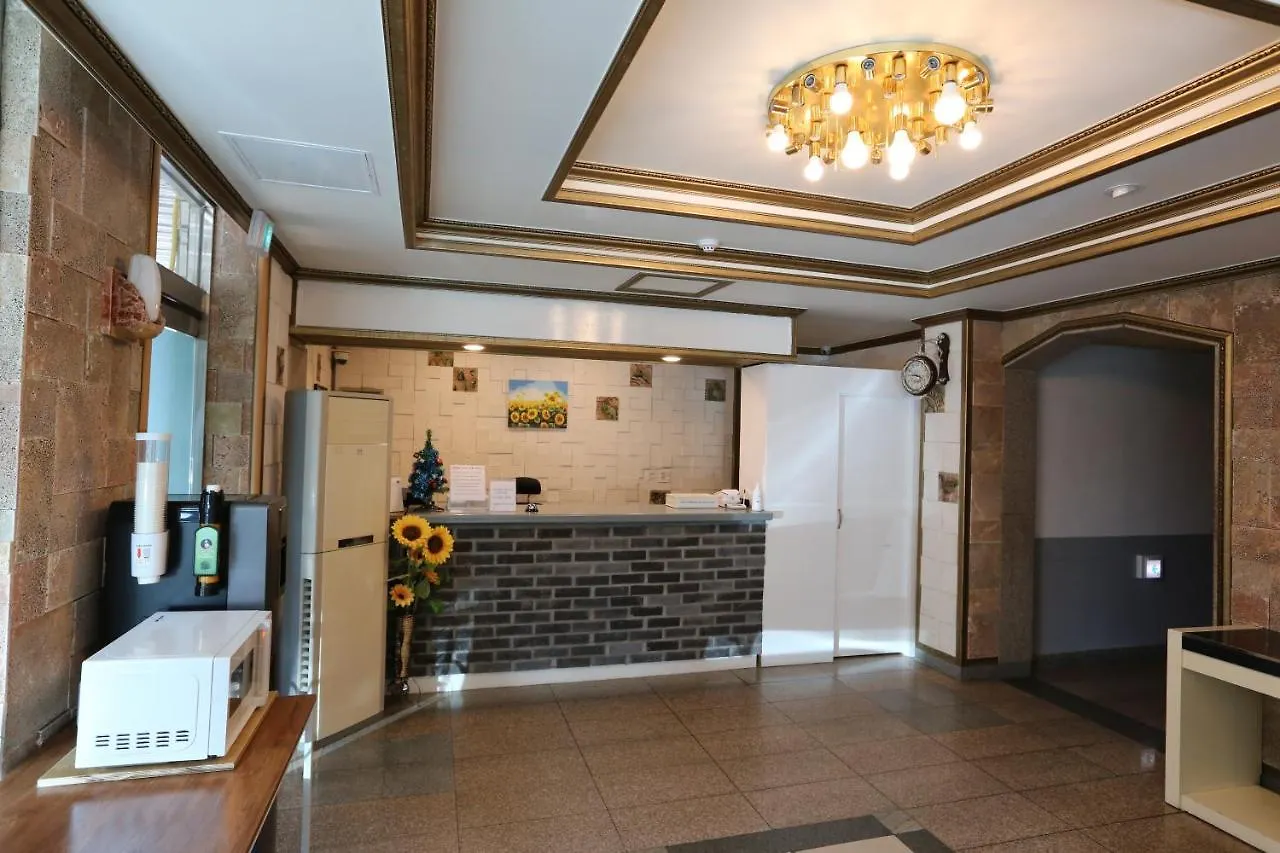 Emerald Ace Hotel Τζέτζου