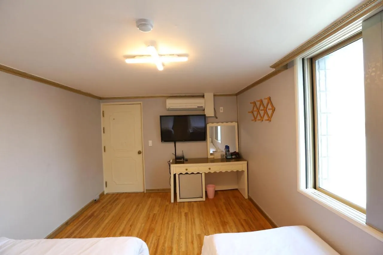 Emerald Ace Hotel Τζέτζου Μοτέλ