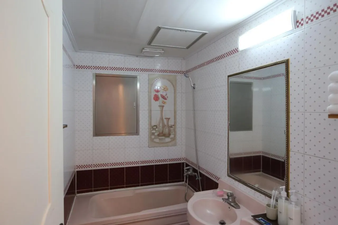 Emerald Ace Hotel Τζέτζου