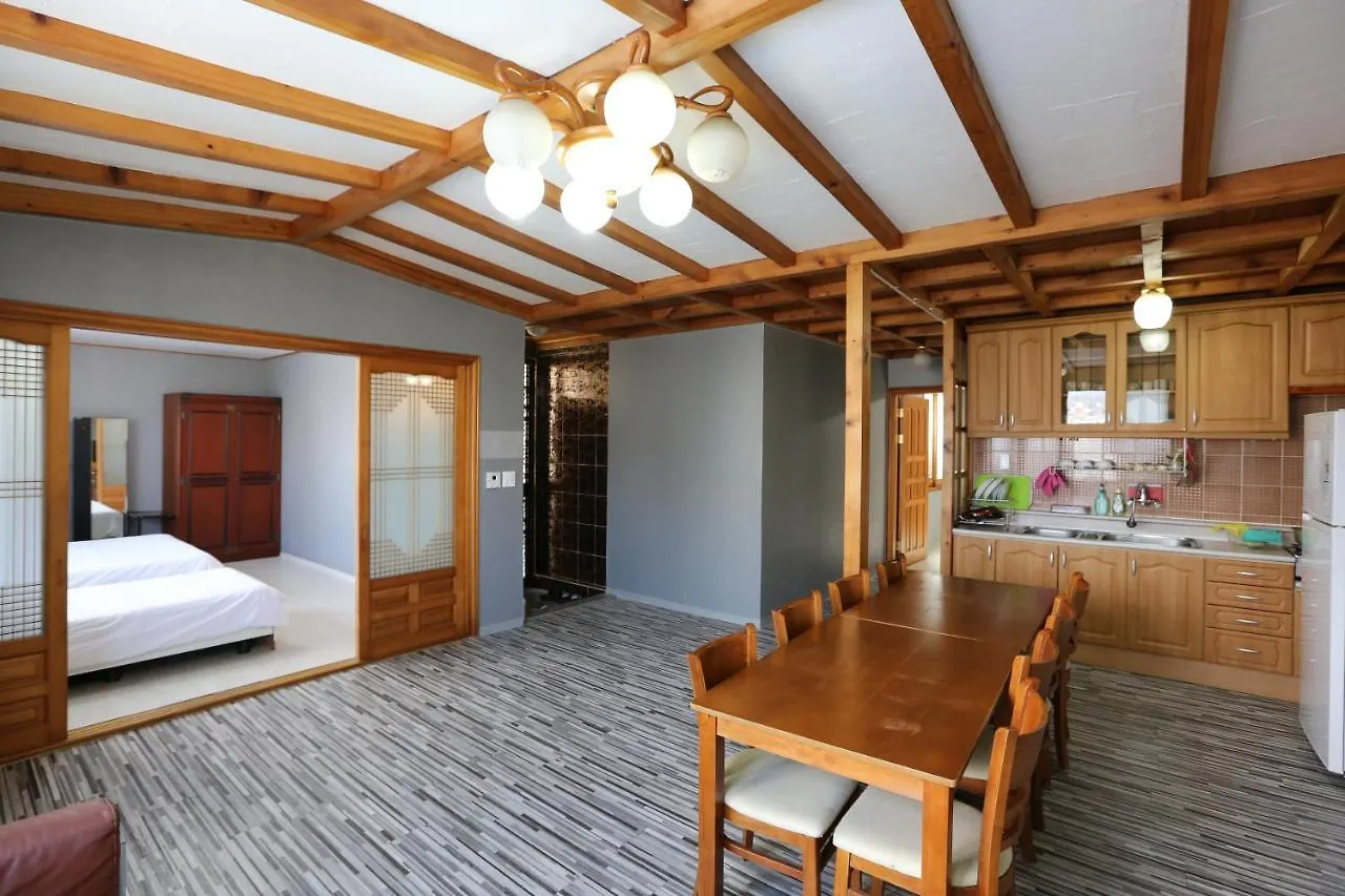 Emerald Ace Hotel Τζέτζου Μοτέλ