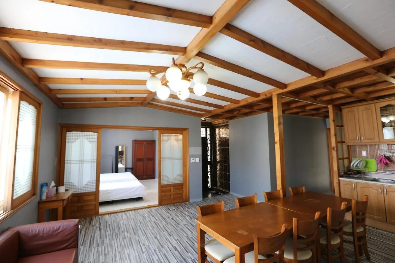 Emerald Ace Hotel Jeju 3*,