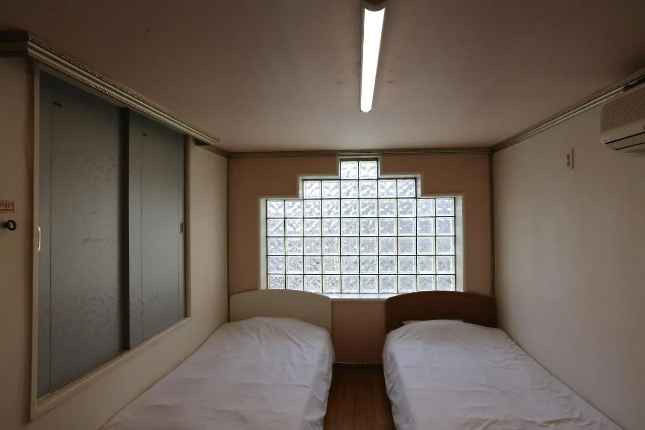 Emerald Ace Hotel Jeju Motel